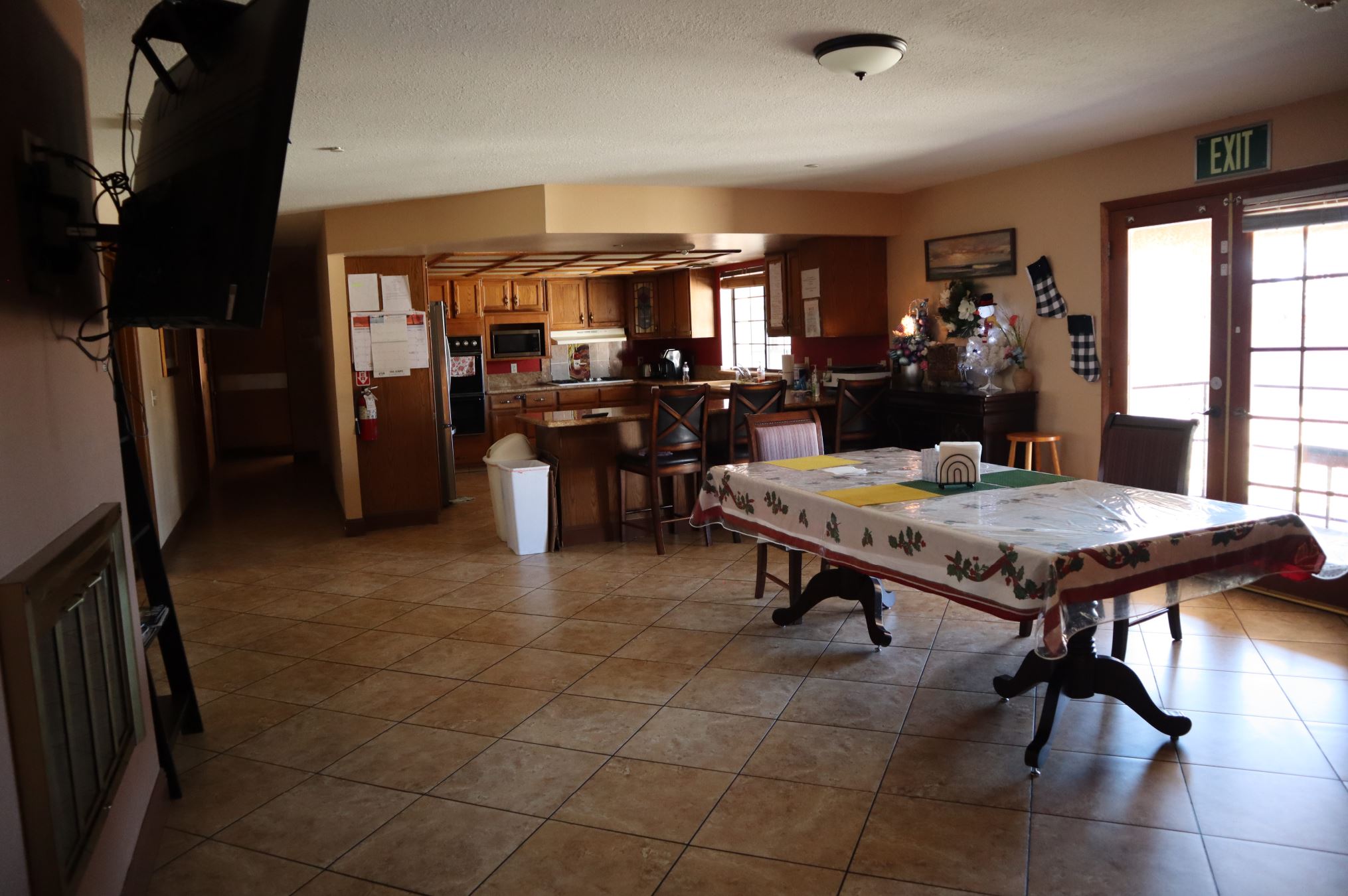 Common Area Kitchen and Dining